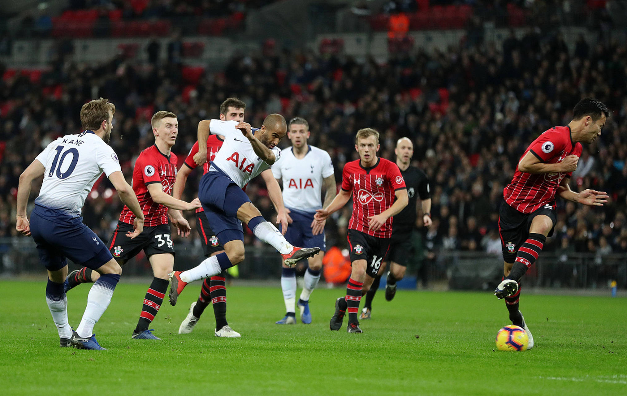 武磊针对有网友冒充其亲戚一事进行辟谣：将报警九派新闻.